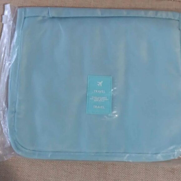 Makeup travel bag CA$20 - Picture 4 of 11